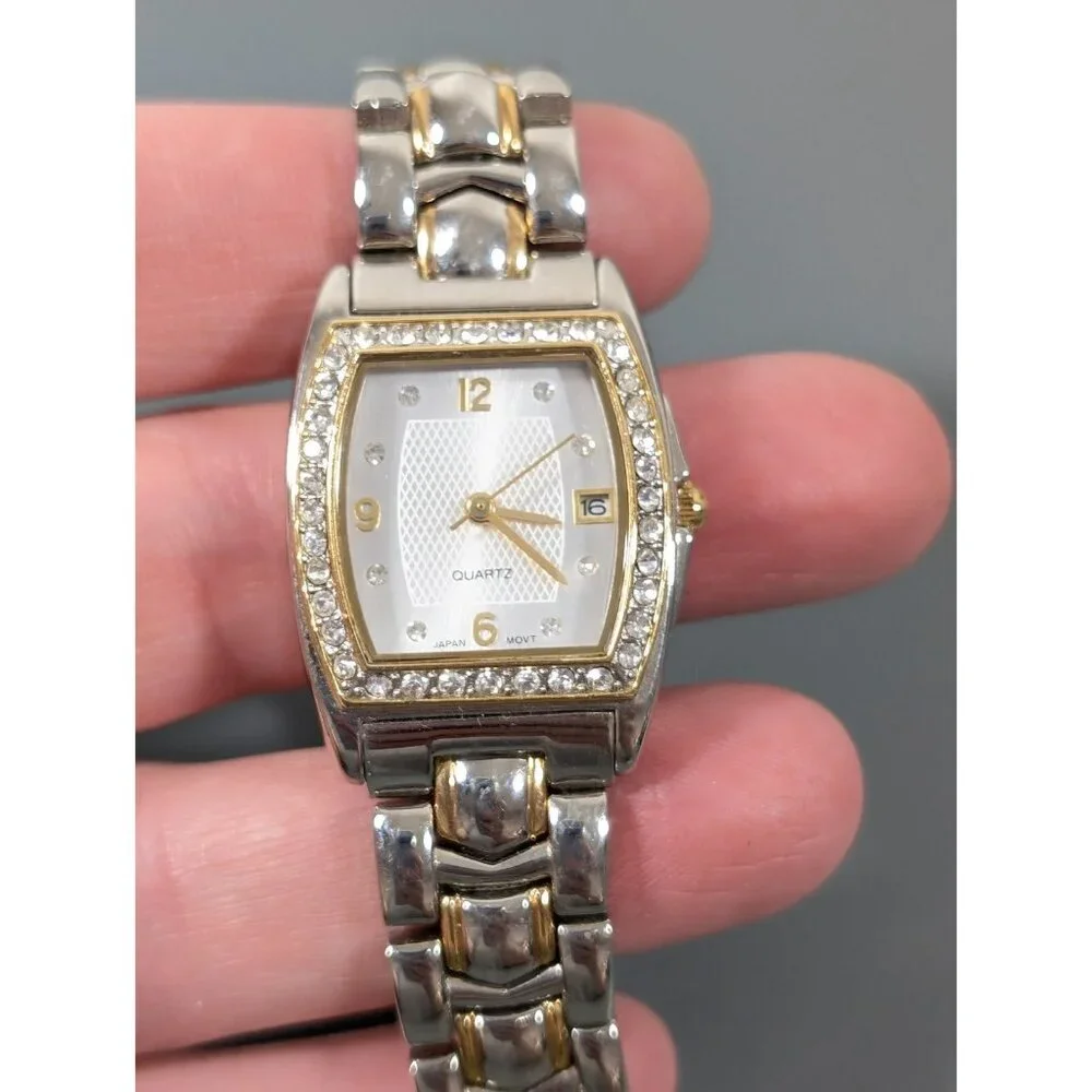 Avon Womens Two Tone Crystal Accent Date Indicator Classic Watch 6.5 inch‎